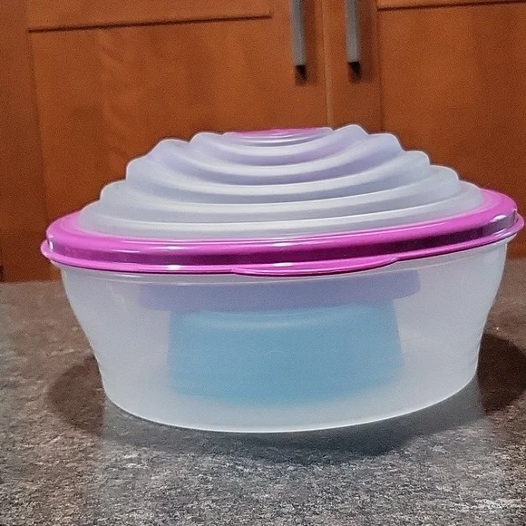 Tupperware 6 cup Stuffable Container - Picture 4 of 4